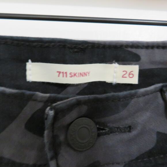 Levi's Womens Sz 26 Black Gray Camo 711 Skinny Pants Skinny Pants Button Front - Picture 4 of 5